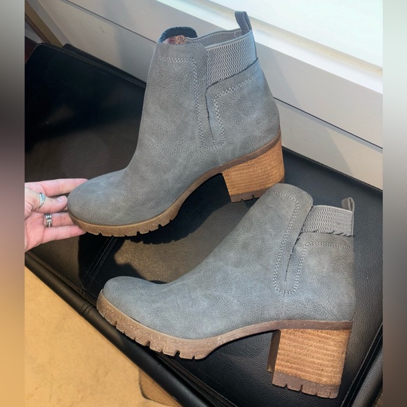 KORKS ELSIE BOOTIE IN LT GREY NUBUCK - Picture 1 of 5